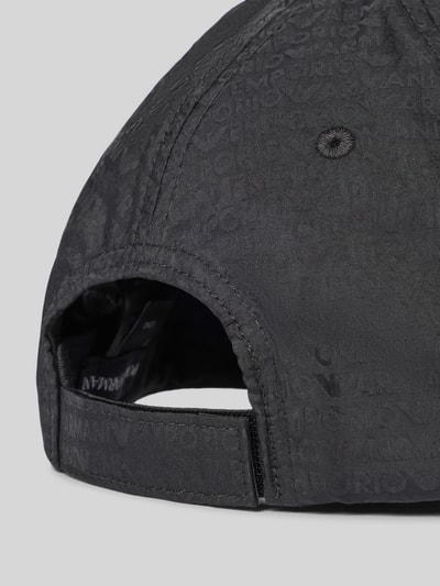 Produktfoto, Basecap mit Label-Detail von Emporio Armani in Schwarz mit eingestickten Luftlöchern und verstellbarem Verschluss, strukturierte Oberfläche