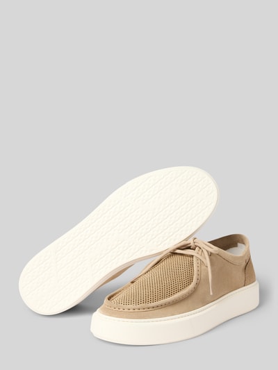 Produktfoto, Sneakersy ze skóry naturalnej z zaokrąglonym czubkiem, wiązanie, fakturowana podeszwa, model 'NICHOLAS' od Antony Morato, wysokość obcasa 5 cm, wysokość cholewki 7 cm, szerokość cholewki 6 cm, kolor beżowy.