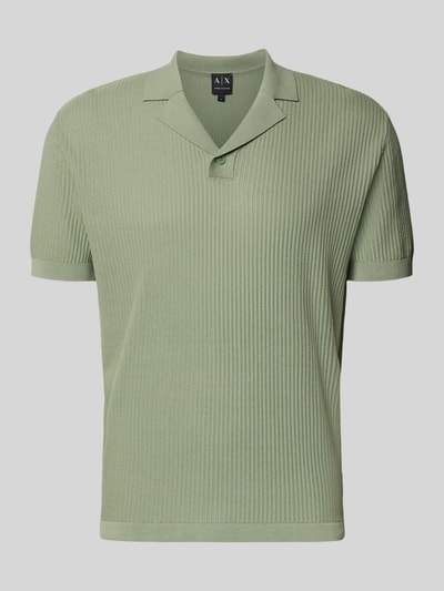Produktfoto, Regular Fit Poloshirt mit Reverskragen und V-Ausschnitt von Armani Exchange aus reiner Baumwolle in Grün, strukturierte Rippenoptik, Knopfverschluss, Rückenlänge bei Größe M 66 cm.