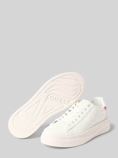 Produktfoto, Sneaker aus Leder-Textil-Mix Modell 'ELBINA11' von Guess in Weiß mit abgerundeter Spitze, Schnürung und Logo, Damen Sneaker.