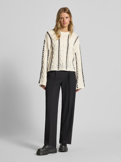 Only Sweter z dzianiny o kroju regular fit ze ściegiem warkoczowym model ‘TESSA’ Écru 1