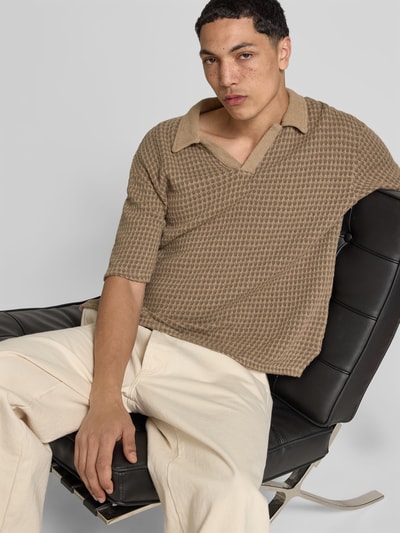 Officine Générale Poloshirt mit V-Ausschnitt Hellbraun 3