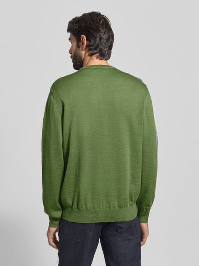 MAERZ Muenchen Gebreide pullover van scheerwol met V-hals Lichtgroen - 5