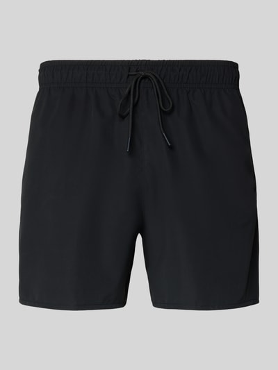 Produktfoto, Badeshorts mit Logo-Stitching von Lacoste in Schwarz, unifarbene Optik, elastischer Bund, seitliche Eingrifftaschen, schnelltrocknend