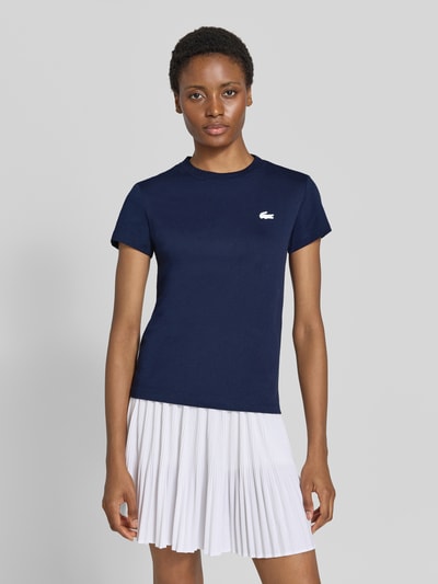 Vrouwenmodel draagt donkerblauw Slim Fit Sport-T-Shirt uit katoenmix van Lacoste, dames sport-t-shirt, voorkant, bovenlichaam close-up