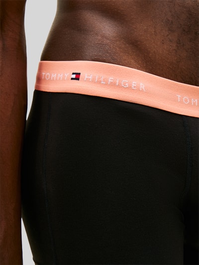 Tommy Hilfiger obcisłe bokserki o kroju regular fit z mieszanki bawełny w zestawie 3 szt. Czarny 3