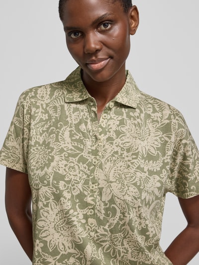 Frauenmodel trägt Relaxed Fit Poloshirt aus reiner Baumwolle von Marc O'Polo, Optik:Allover-Muster, floral, Jersey, Nahaufnahme Oberkörper