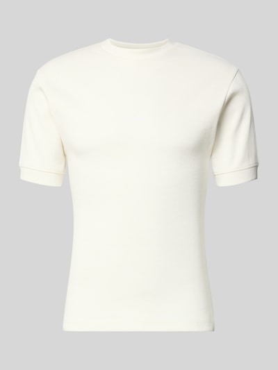 Produktfoto, Slim Fit T-Shirt mit Label-Stitching von PROHIBITED aus Baumwoll-Elasthan-Mix in Offwhite, Rundhalsausschnitt, glatte Textur
