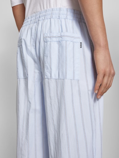 REVIEW Stoffhose mit elastischem Bund und Eingrifftaschen Hellblau 3