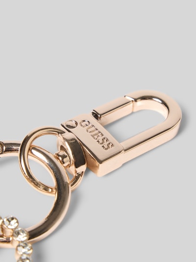 Produktfoto, Schlüsselanhänger mit Logo-Prägung Modell 'Everlee' von GUESS mit Karabinerhaken und Strasssteinbesatz, goldfarben, glänzende Oberfläche