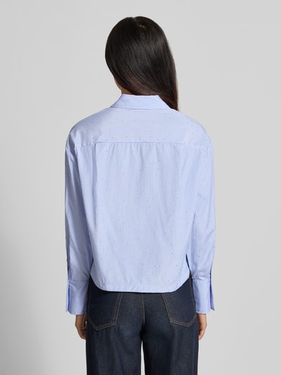 MANGO Relaxed Fit Hemdbluse mit Strasssteinbesatz Hellblau 5