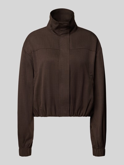 Produktfoto, Regular Fit Jacke mit Stehkragen Modell 'Felicity' von Neo Noir, brauner Stoff, sichtbare Raffungen, glatte Textur