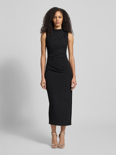 Vrouwenmodel draagt Cocktailjurk met ronde hals van Jake*s Cocktail in zwart met glittereffect, materiaalmix met stretch, getailleerd model, onderjurk, naadritssluiting, plooien; geheel van voren.