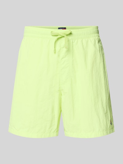 Produktfoto, Regular Fit Sportshorts mit Tunnelzug von Tommy Jeans in hellgelber Unifarbe, elastischer Bund, 5-Pocket-Design, Label Patch