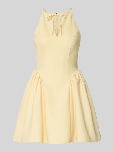 Produktfoto, Cocktailkleid mit Schlüsselloch-Ausschnitt von Little Mistress in zartem Gelb, A-Linie, Rayon-Mix, kurze Länge, glatter Stoff