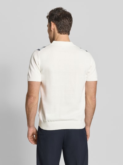 Männermodel trägt Polo-Cardigan mit 1/2-Arm van Lindbergh van puur katoen, regular fit, knoopsluiting, ruglengte 67 cm, mouwlengte 25 cm, Ganzkörperansicht Rückansicht
