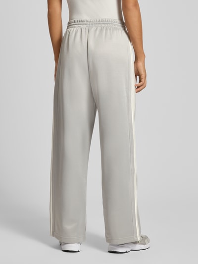 adidas Sportswear Wide Fit Sweathose mit Logo-Print Modell 'Stadium' Hellgrau 5