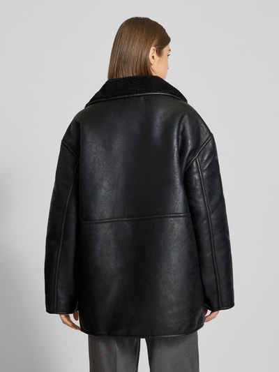 Gina Tricot Jacke in Leder-Optik mit Futter aus Teddyfell Black 5