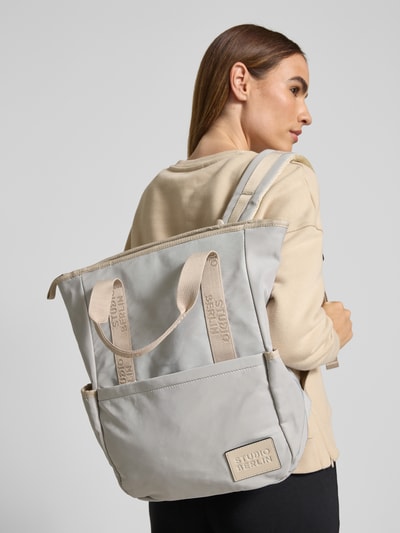 STUDIO BERLIN Rucksack mit Logo-Patch Modell 'Kreuzberg' Hellgrau 1