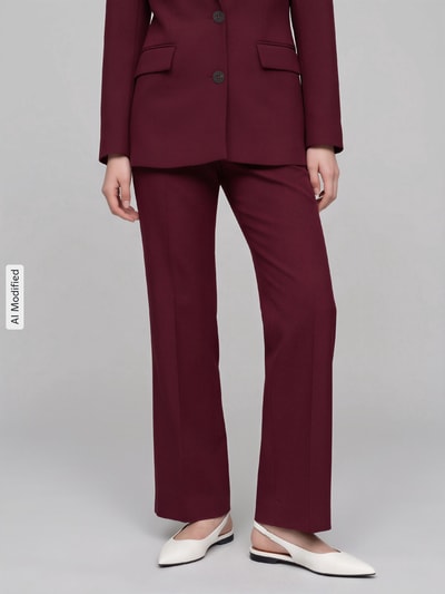 Vrouwenmodel draagt wijde broek uit viscosemix model 'RITA' van Selected, Dames wijde broek, nahaufnahme onderlichaam, KI-modificeerd beeld