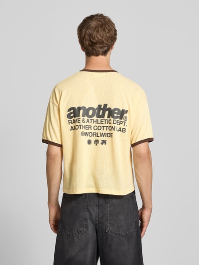 ANOTHER COTTON LAB T-Shirt mit Label-Print und Rundhalsausschnitt Beige 5