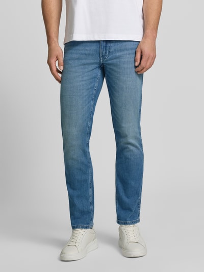 Männermodel trägt Jeans im Used-Look Modell 'Greensboro' van Wrangler, mix van katoen en elastaan, slim fit, steekzakken, blauwe tinten, bandwijdte maat 32/32: 42 cm, binnenbeenlengte maat 32/32: 77 cm, voorkant detailopname