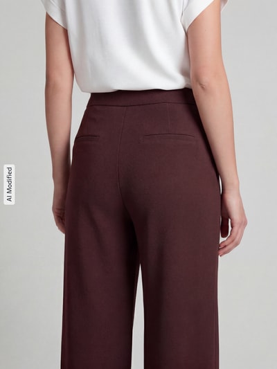 Vrouwenmodel draagt Weite Hose met elastische band model 'PALINA' van Raffaello Rossi in donkerbruin, Ganzkörperansicht Rückansicht, Dames wijdte broek