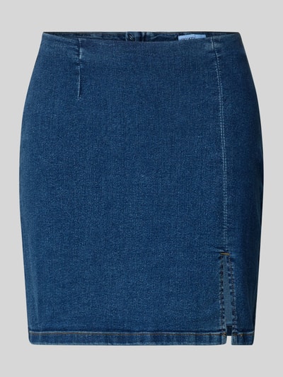 Produktfoto, Eng anliegender Jeansrock aus Baumwoll-Mix Modell 'NELLY' von Vero Moda in dunkelblauem Denim mit Frontschlitz und geradem Saum.
