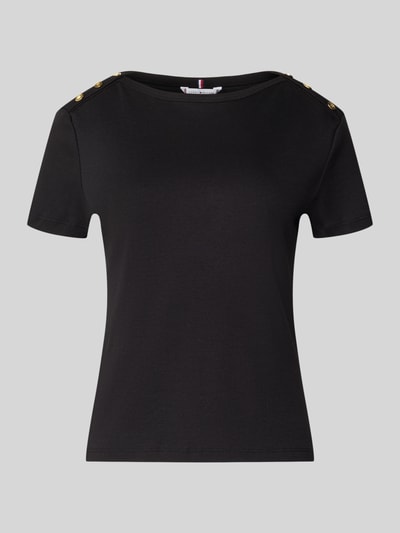 Produktfoto, Slim Fit T-Shirt aus reiner Baumwolle von Tommy Hilfiger, Optik: Unifarben, Logo-Detail, Zierknöpfe, U-Boot-Ausschnitt, Kurzarm, Materialverarbeitung: Webware, Farbe: Schwarz