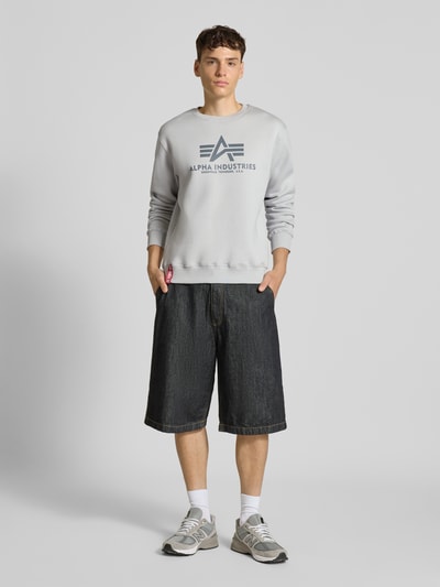 Alpha Industries Sweatshirt mit Label-Print Hellgrau 1