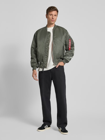 Alpha Industries Bomberjacke mit Stehkragen und Pattentaschen Oliv 1