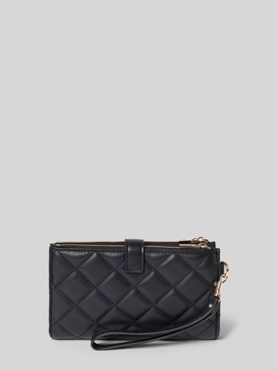 Produktfoto, Clutch mit Steppnähten und Trageschlaufe Modell 'JULIET' von GUESS, schwarzes Material, goldfarbene Details, Damen Clutch, Hauptfach mit Reißverschluss