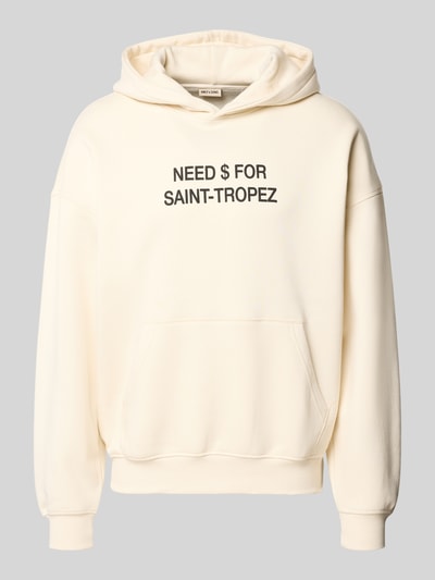 Produktfoto, Oversized Hoodie aus Baumwoll-Mix Modell 'LEROY' von Only & Sons in Creme mit Statement Print, Kängurutasche, gerippte Abschlüsse, Sweat-Material, unifarbene Optik.