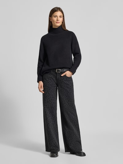 Mustang Wide Fit Jeans mit Allover-Animal-Print Modell 'Medley' Black 1