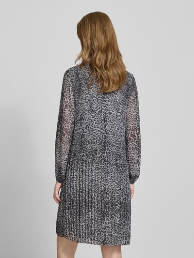 comma Knielanges Kleid mit Plisseefalten Black 5