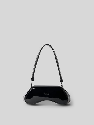 Produktfoto, Shoulder Bag mit Überschlag von Diesel, glatte schwarze Optik, Magnetverschluss, schmales Design, Logo-Detail, neutraler Hintergrund.