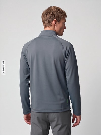 Männermodel trägt schlichte, graue Slim fit Trainingsjacke mit Logo-Detail von Lacoste, glatte Textur, Ganzkörperansicht Rückansicht, KI-modifiziertes Bild. Herren Trainingsjacke von Lacoste Sport.
