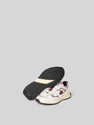 Produktfoto, Sneaker mit Schnürverschluss von Dsquared2 in Weiß mit Label-Detail, strukturierte Sohle, abgerundete Spitze, Herren, Absatzhöhe 5 cm, Schafthöhe 6 cm, Größe 44.