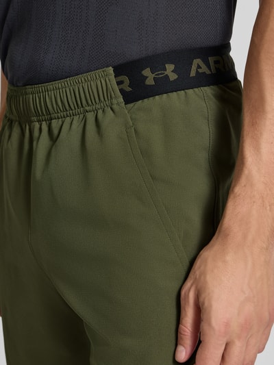 Under Armour Relaxed fit korte broek met logoprint, model 'Vanish' Olijfgroen - 3