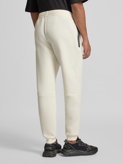 EA7 Emporio Armani Regular Fit Sweatpants mit Logo-Applikation Modell 'Train' Offwhite 5