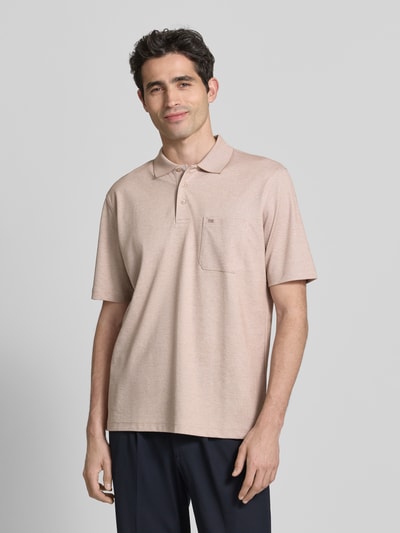 Christian Berg Men Koszulka polo o kroju regular fit z brustaszą Camel 4