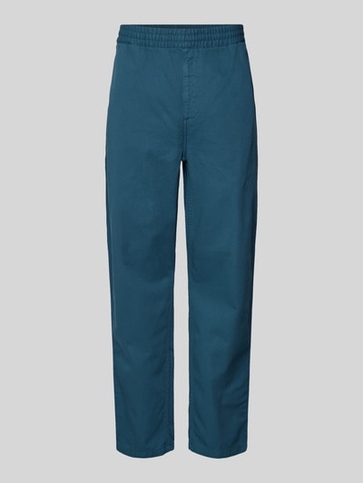 Produktfoto, Hose mit elastischem Bund Modell 'FLINT' von Carhartt Work In Progress, reine Baumwolle, Regular Fit, mittleres Blau, glatte Textur, sichtbarer elastischer Bund, gerade geschnittenes Bein, auf hellem Hintergrund, Herren Hose