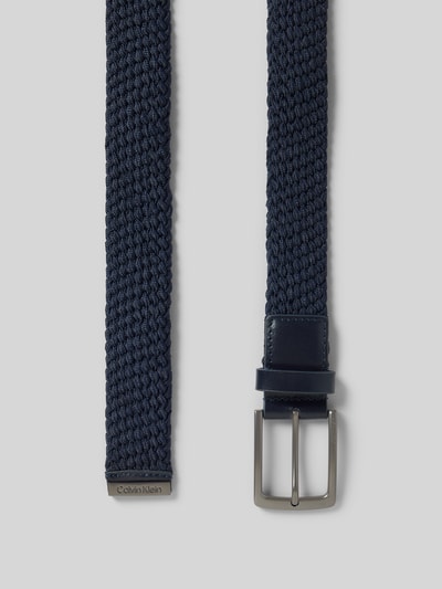 Produktfoto, Gürtel in Flecht-Optik mit Dornschließe von CK Calvin Klein, dunkelblau, Material-Mix mit Stretch, klassische Form, Breite 3 cm