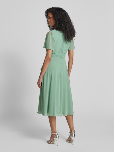 Christian Berg Cocktail Cocktailkleid mit V-Ausschnitt und Wickel-Optik Apfel 5