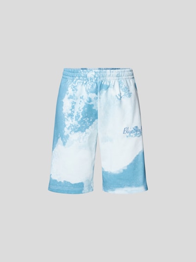 Blue Sky Inn Sweatshorts in Batik-Optik Hellblau 2