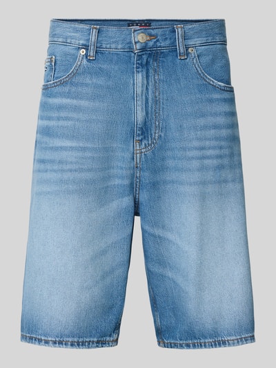 Produktfoto, Relaxed Fit Jeansbermuda aus reiner Baumwolle von Tommy Jeans, stylizowana na denim, krój relaxed fit, wyhaftowane logo, 5 kieszeni, zapięcie na guzik i zamek błyskawiczny, bawełna