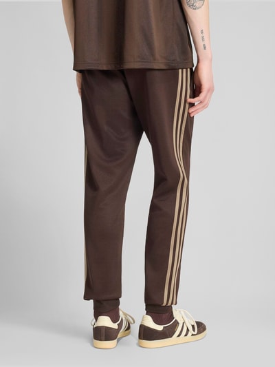 adidas Originals Slim Fit Sweathose mit Logo-Stitching Dunkelbraun 4