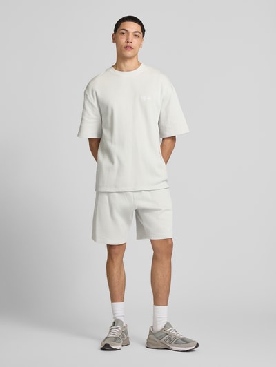 PEGADOR Sweatshorts mit Logo-Stitching und elastischem Bund Hellgrau 1
