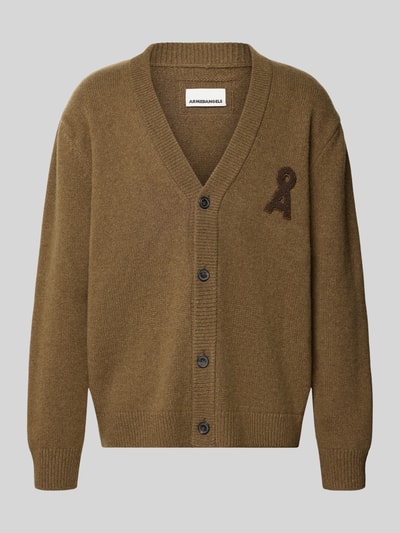 Produktfoto, Relaxed Fit Strickjacke aus reiner Wolle von ARMEDANGELS in Olivgrün mit Knopfleiste und Logo-Applikation, Herren Strickjacke