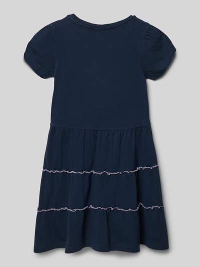 Meisje draagt Tailliertes Freizeitkleid aus reiner Baumwolle van s.Oliver RED LABEL, look: effen, getailleerd, midilengte, ronde hals, korte mouw, volantzoom, jersey, puur katoen, geheel van achteren